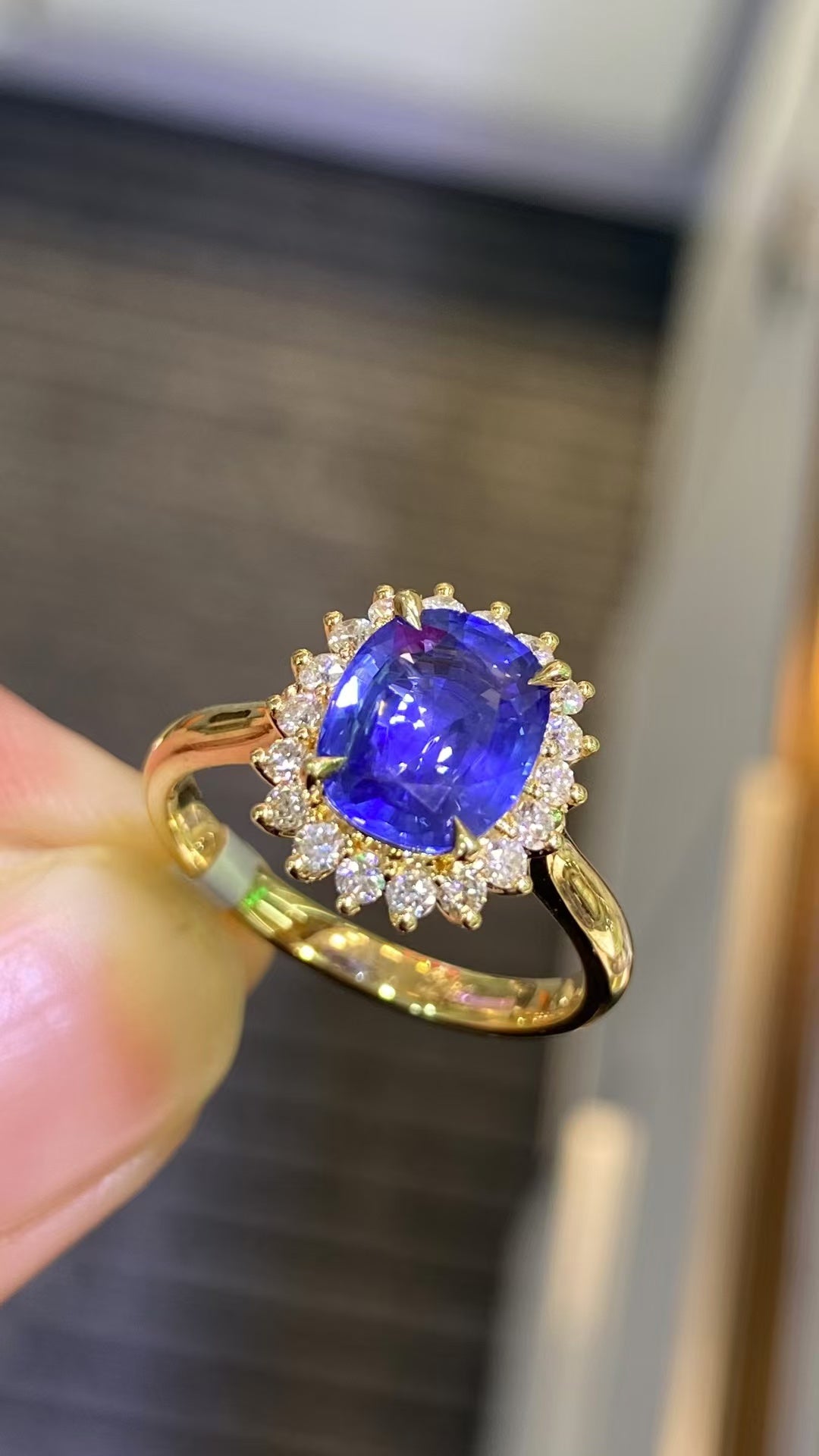 Natural sapphire 18K gold ring!