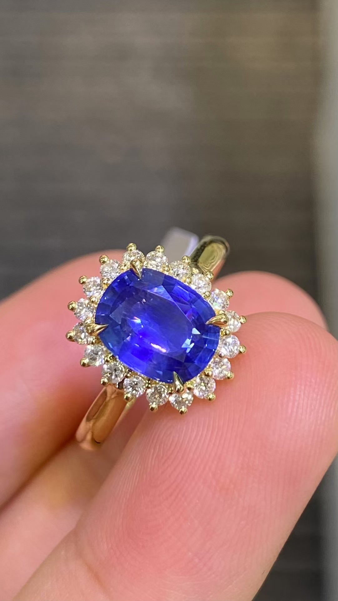 Natural sapphire 18K gold ring!