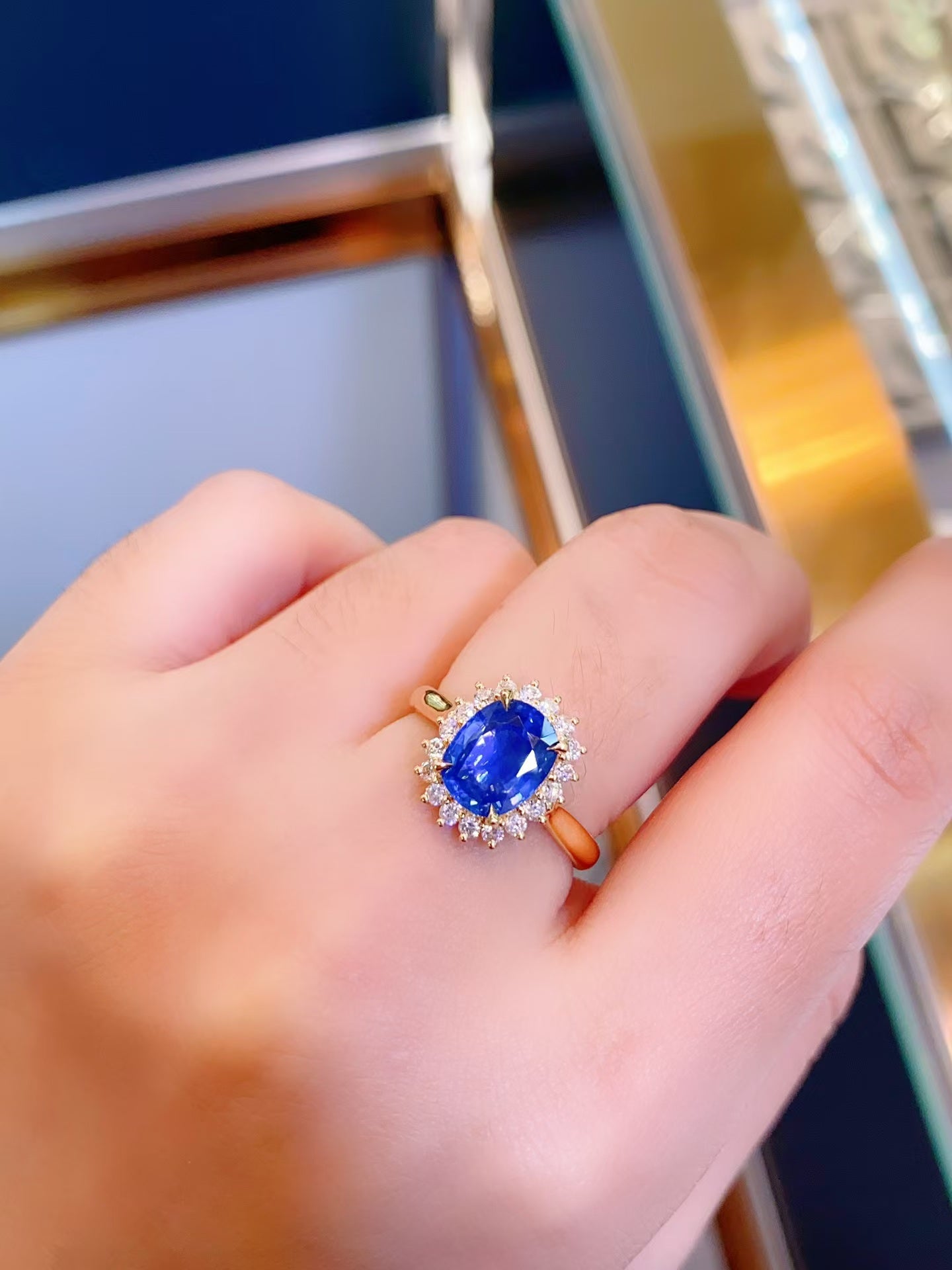 Natural sapphire 18K gold ring!