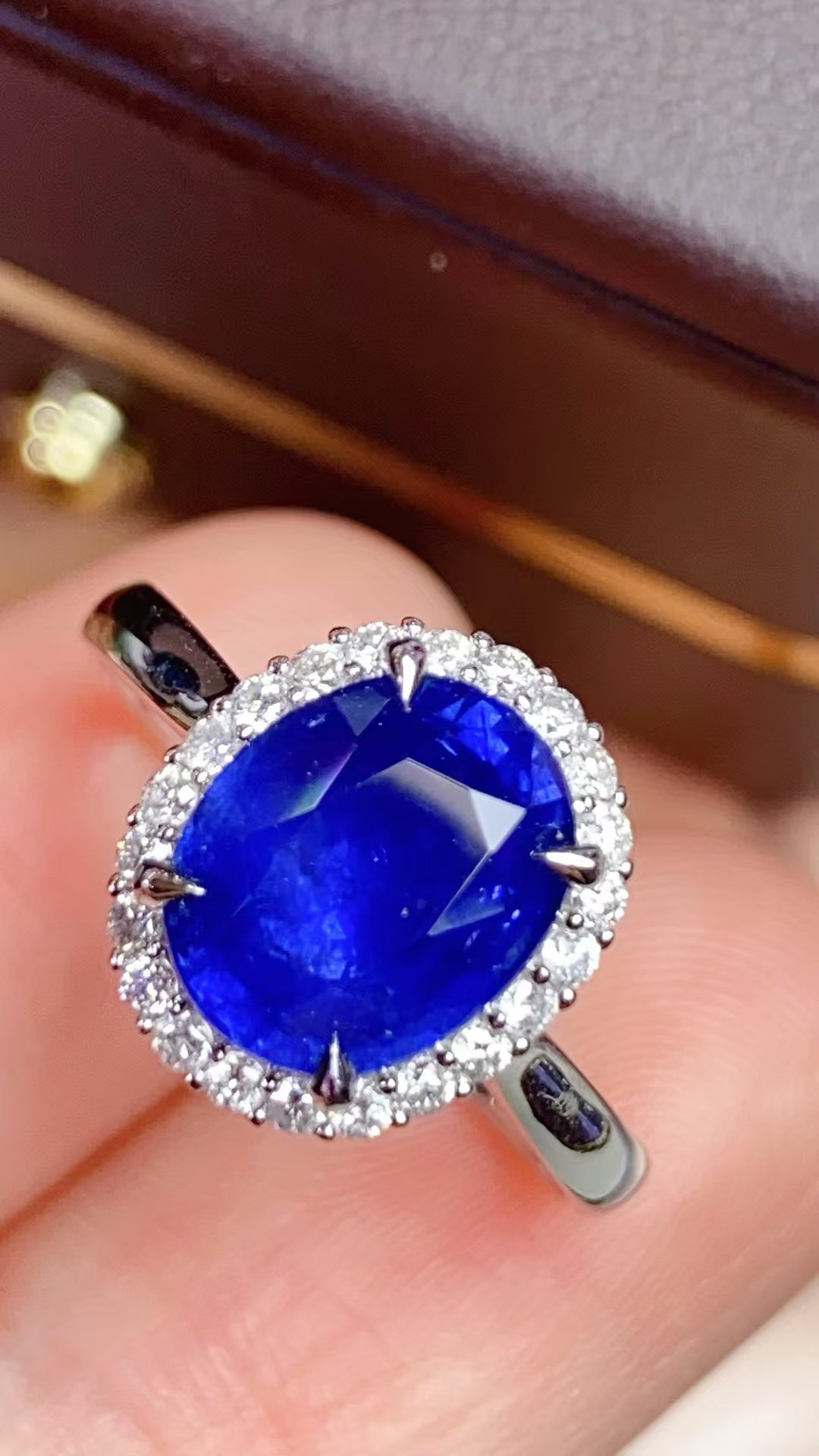 Natural sapphire 18K gold ring!