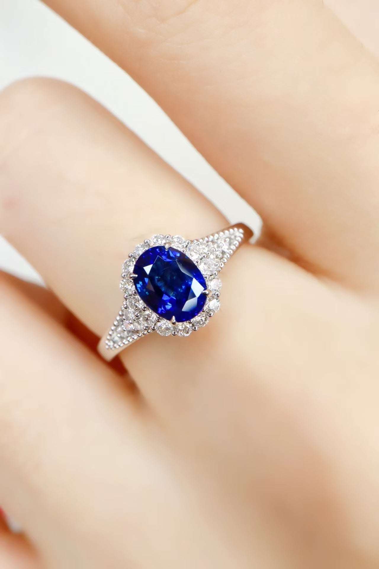 Natural royal sapphire ring