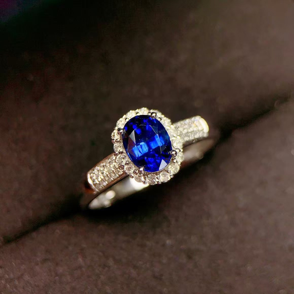 Rich and deep sapphire🌌18k gold sapphire ring