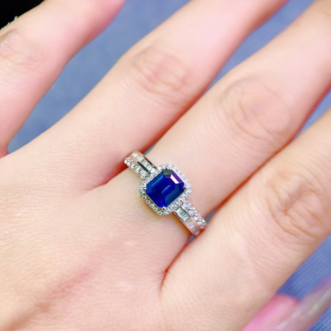 Rich and deep sapphire🌌18k gold unheated sapphire ring