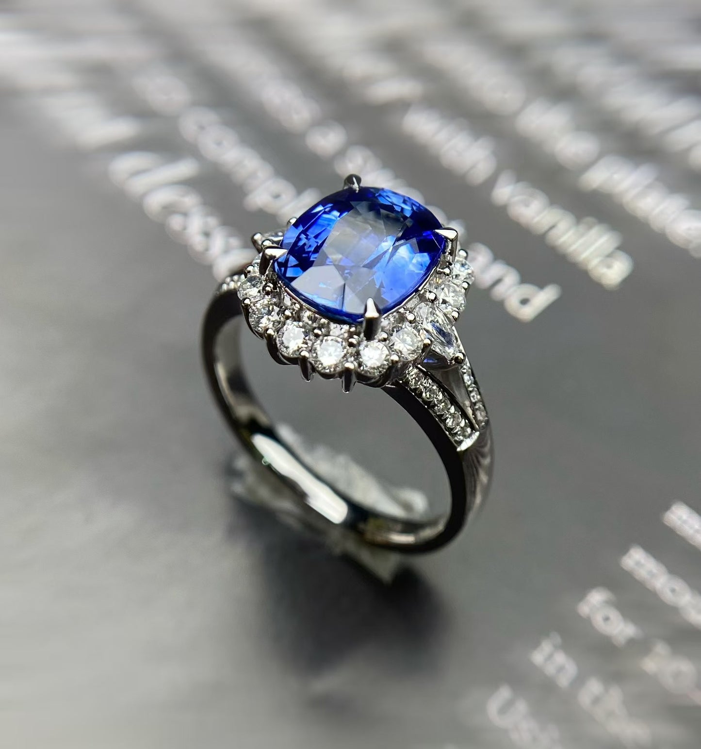 High-end American goods~ Sapphire ring 💍✨18k gold with diamond inlay 💎 Cornflower blue