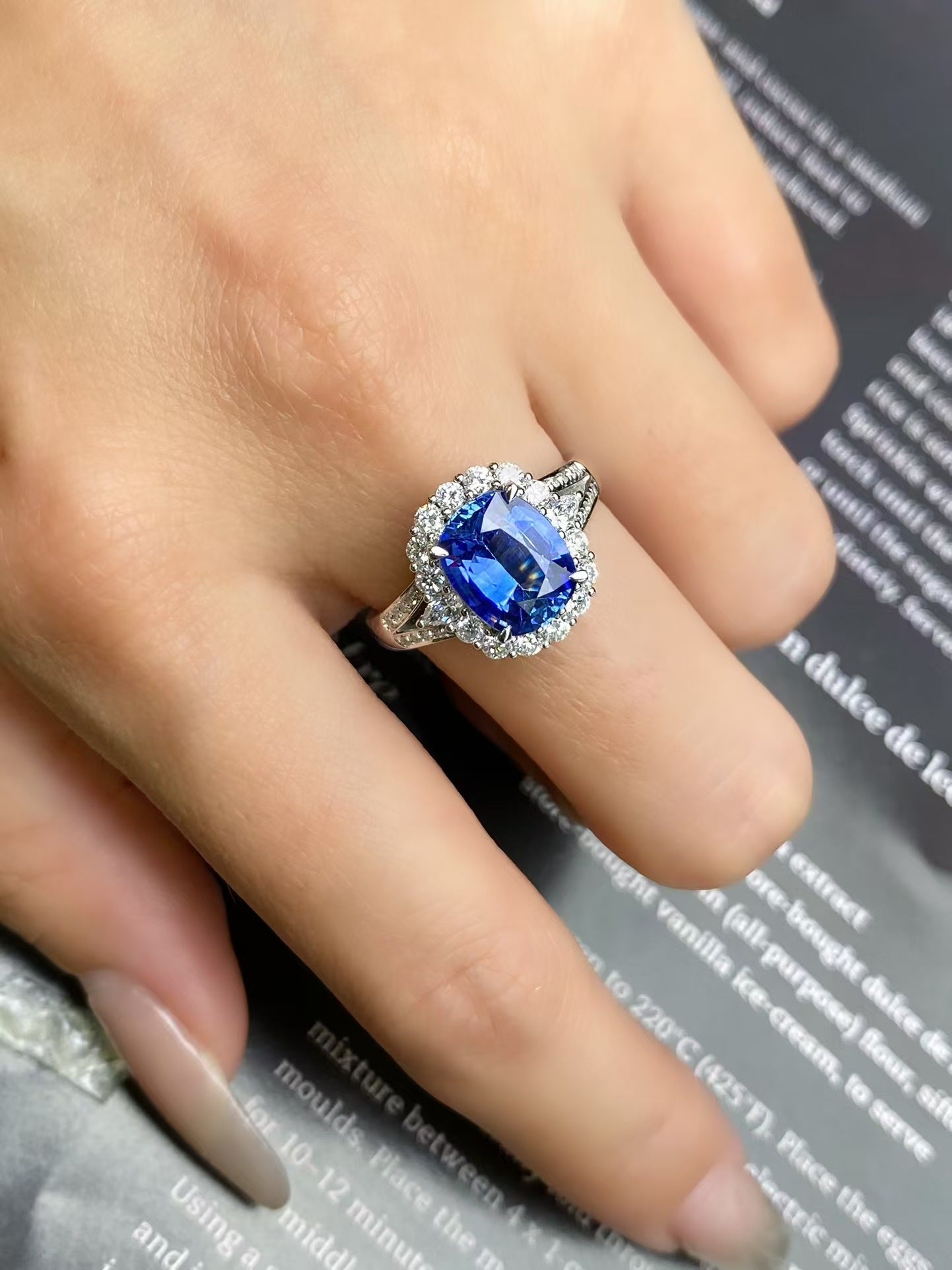 High-end American goods~ Sapphire ring 💍✨18k gold with diamond inlay 💎 Cornflower blue