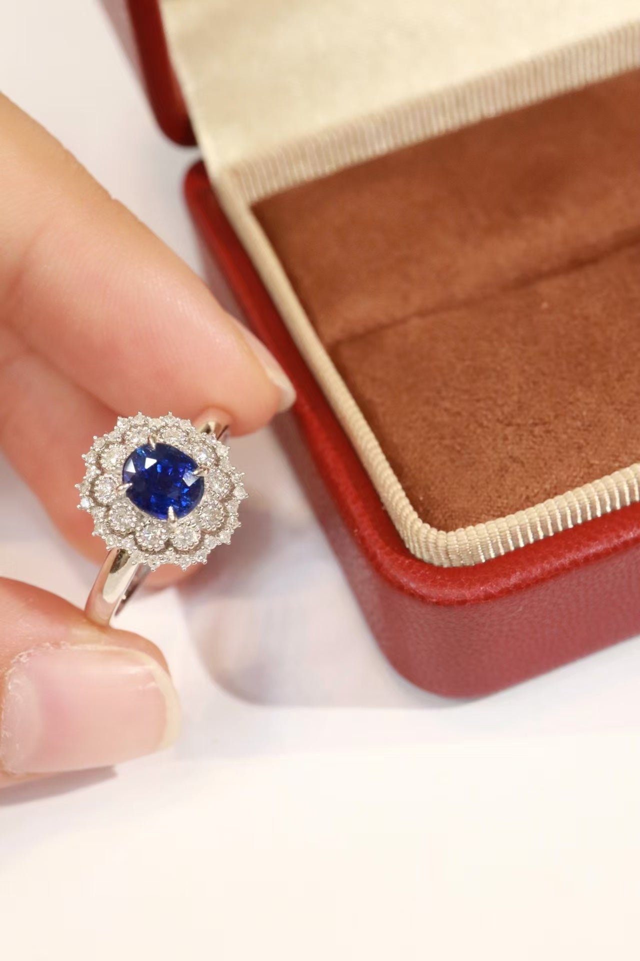 18k unheated sapphire ring, royal blue.