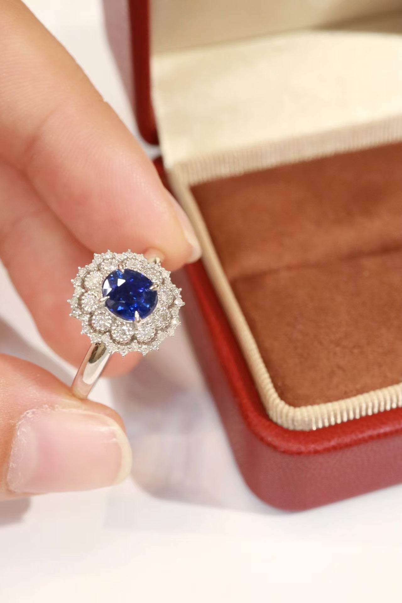 18k unheated sapphire ring, royal blue.