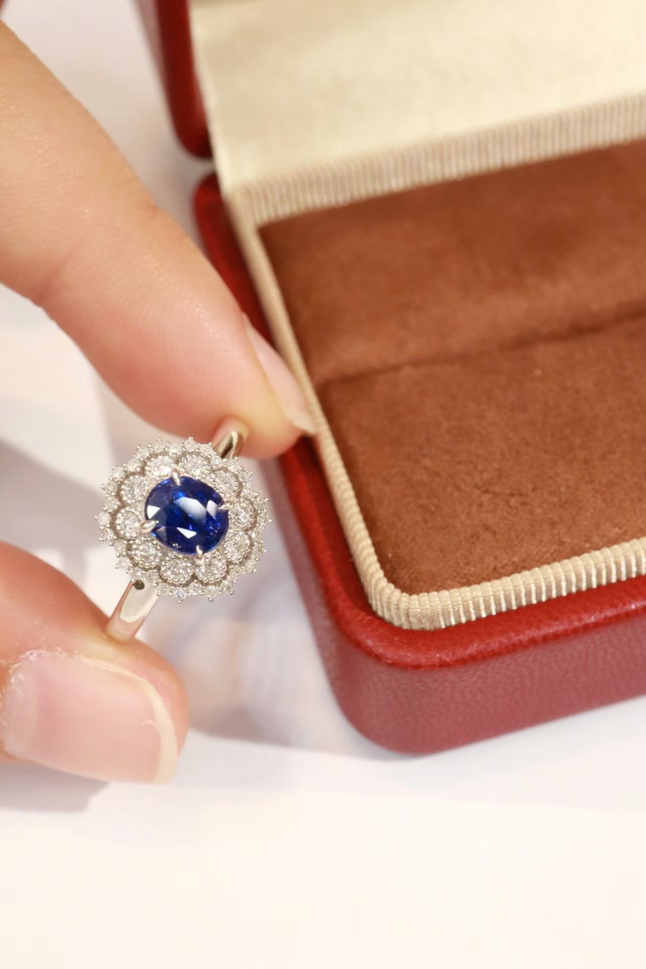 18k unheated sapphire ring, royal blue.