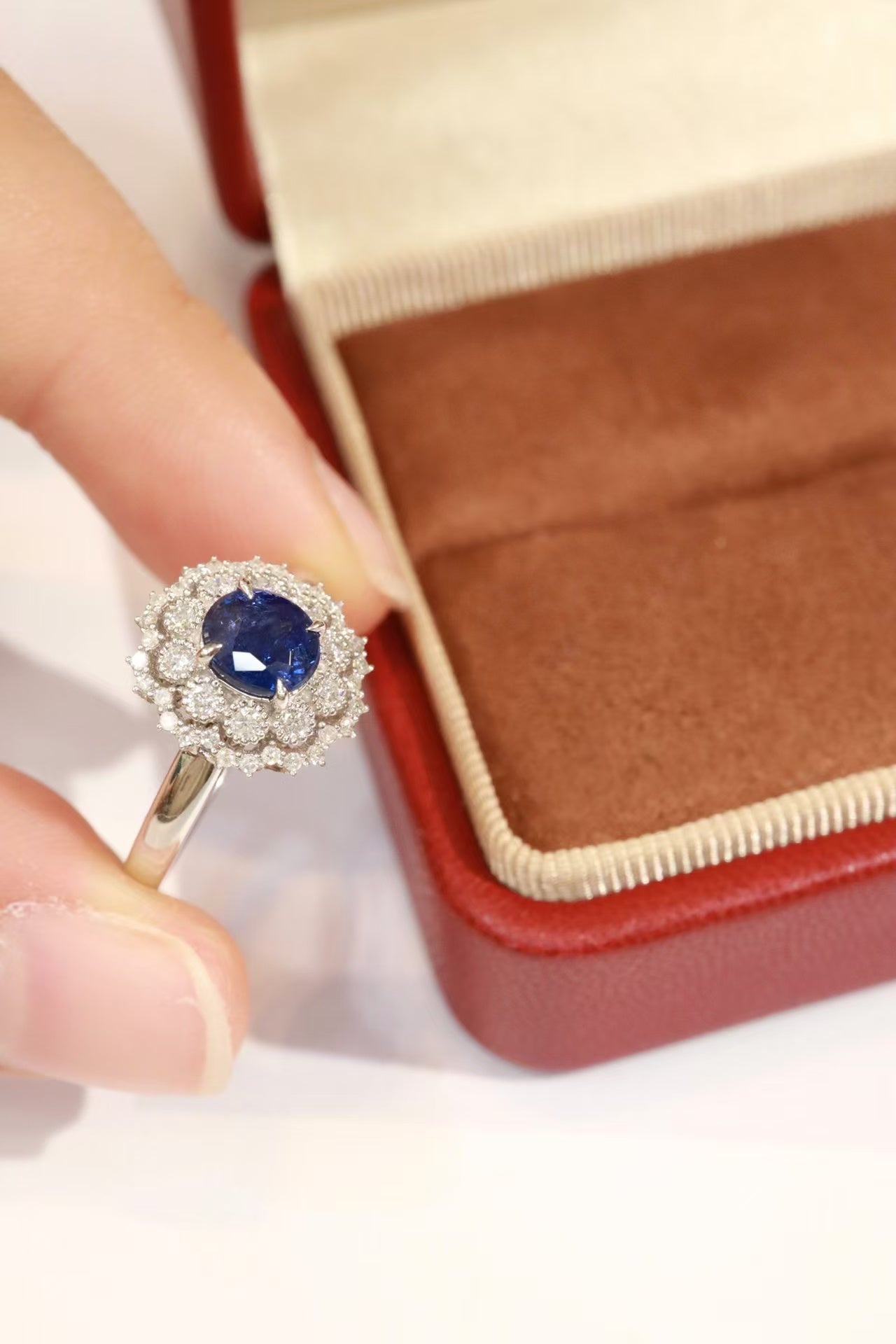 18k unheated sapphire ring, royal blue.