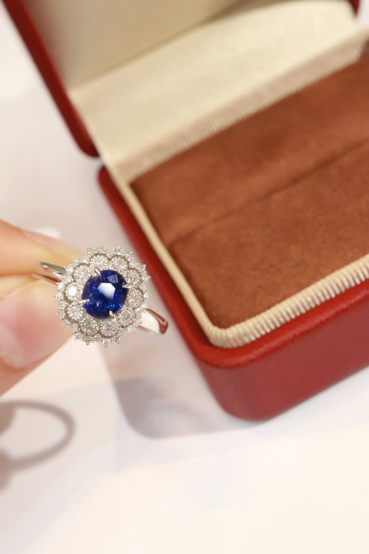 18k unheated sapphire ring, royal blue.