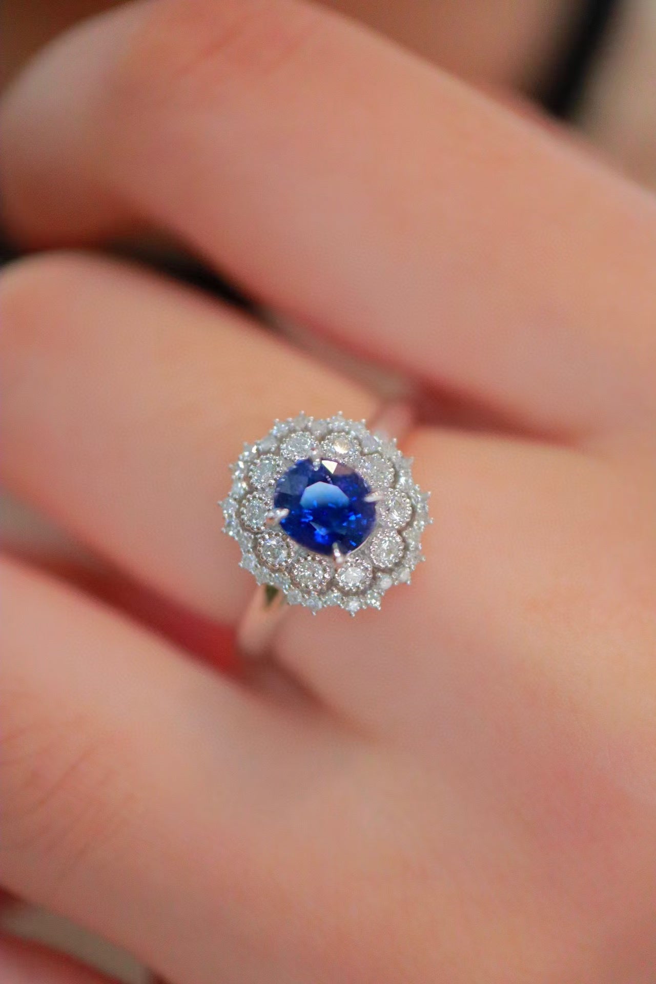 18k unheated sapphire ring, royal blue.