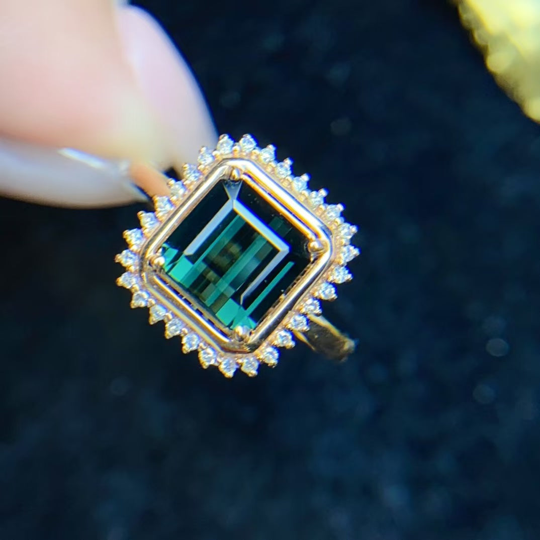 ·Mysterious blue tourmaline ring💍18k gold with diamond inlay