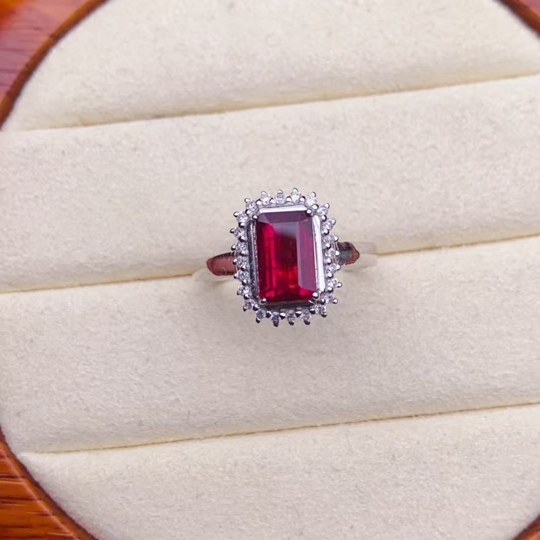 Red tourmaline ring, good luck❤️Red tourmaline means auspiciousness, vitality, and more vigor. 18k gold inlay