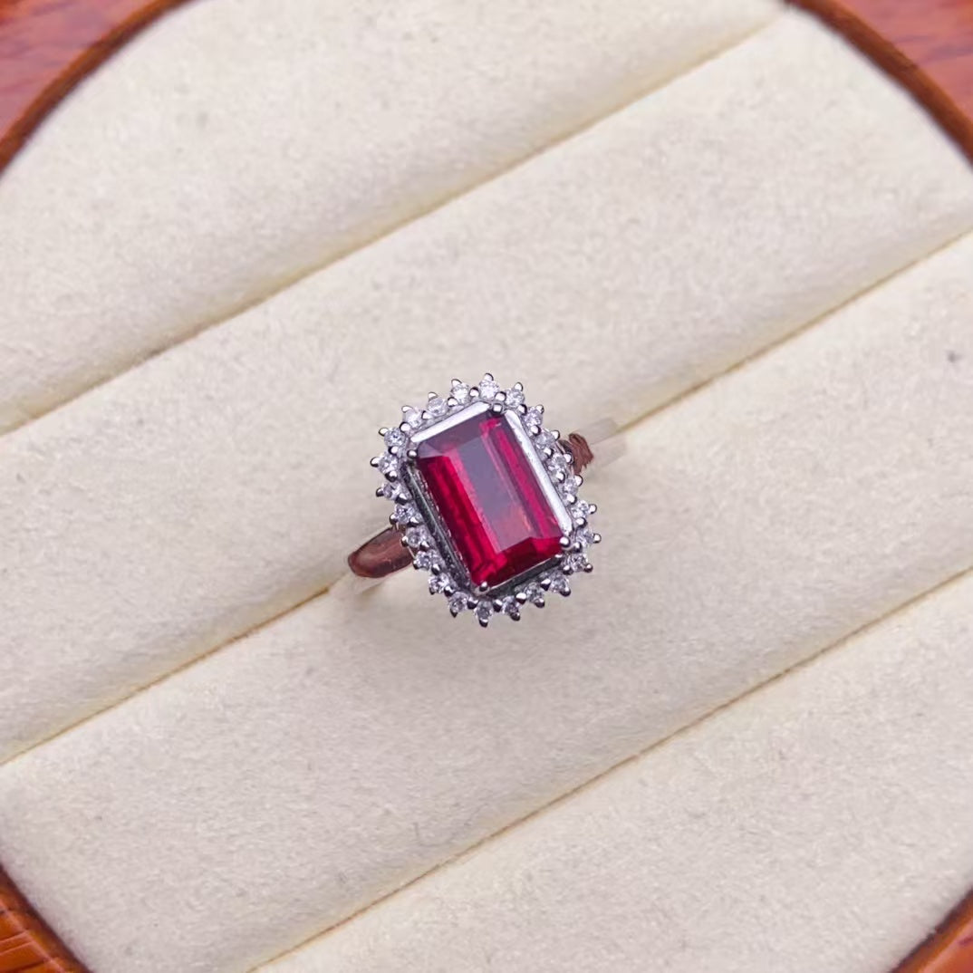 Red tourmaline ring, good luck❤️Red tourmaline means auspiciousness, vitality, and more vigor. 18k gold inlay