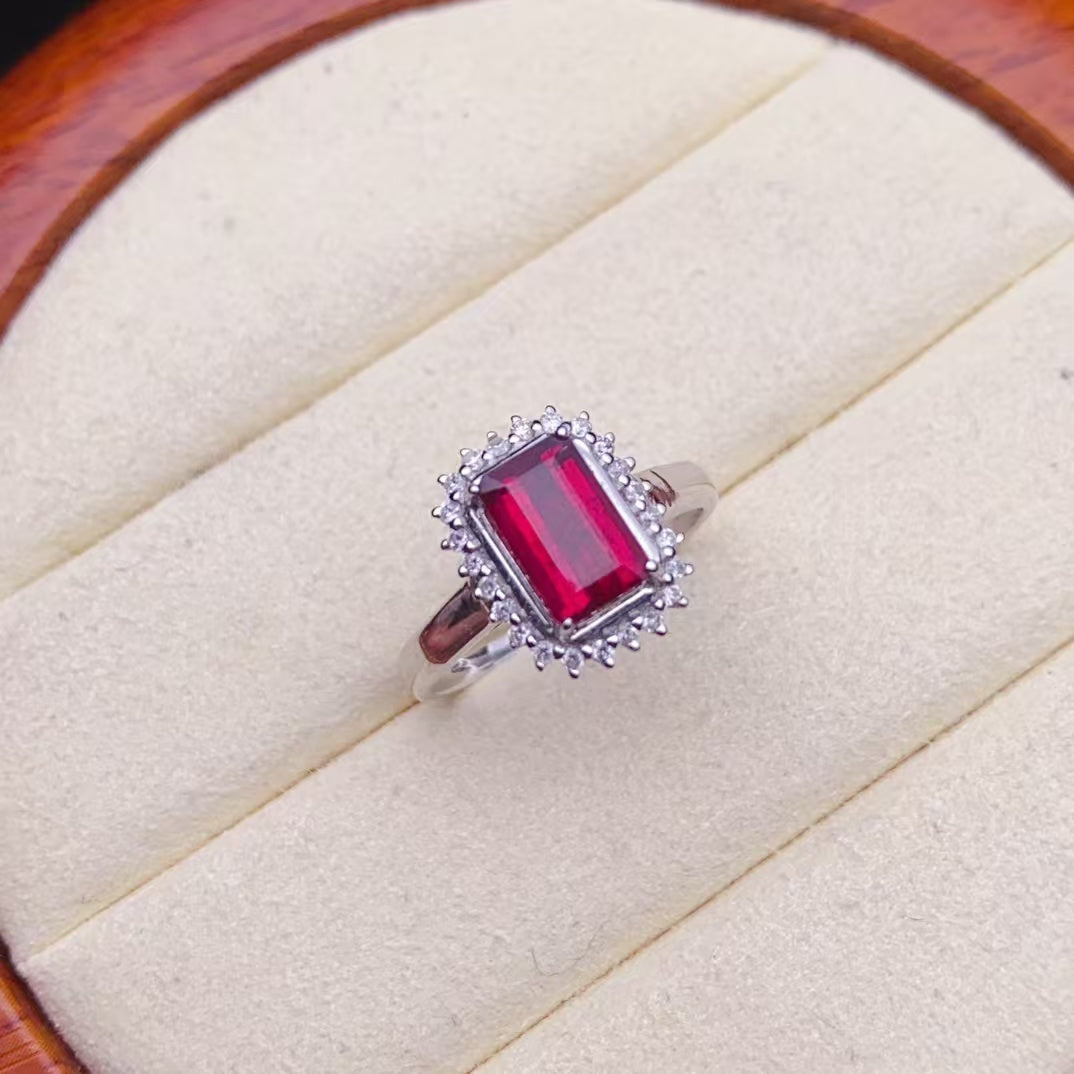 Red tourmaline ring, good luck❤️Red tourmaline means auspiciousness, vitality, and more vigor. 18k gold inlay