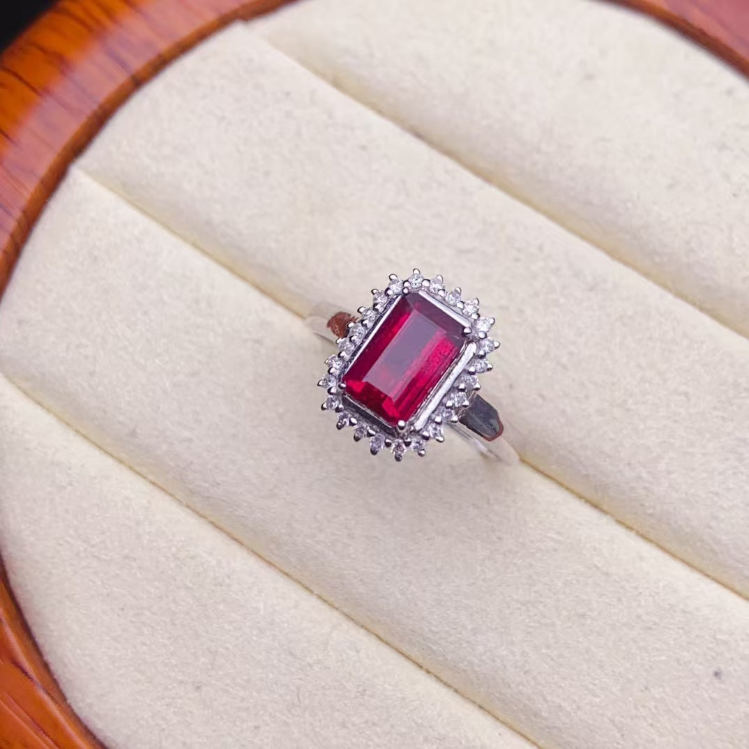 Red tourmaline ring, good luck❤️Red tourmaline means auspiciousness, vitality, and more vigor. 18k gold inlay