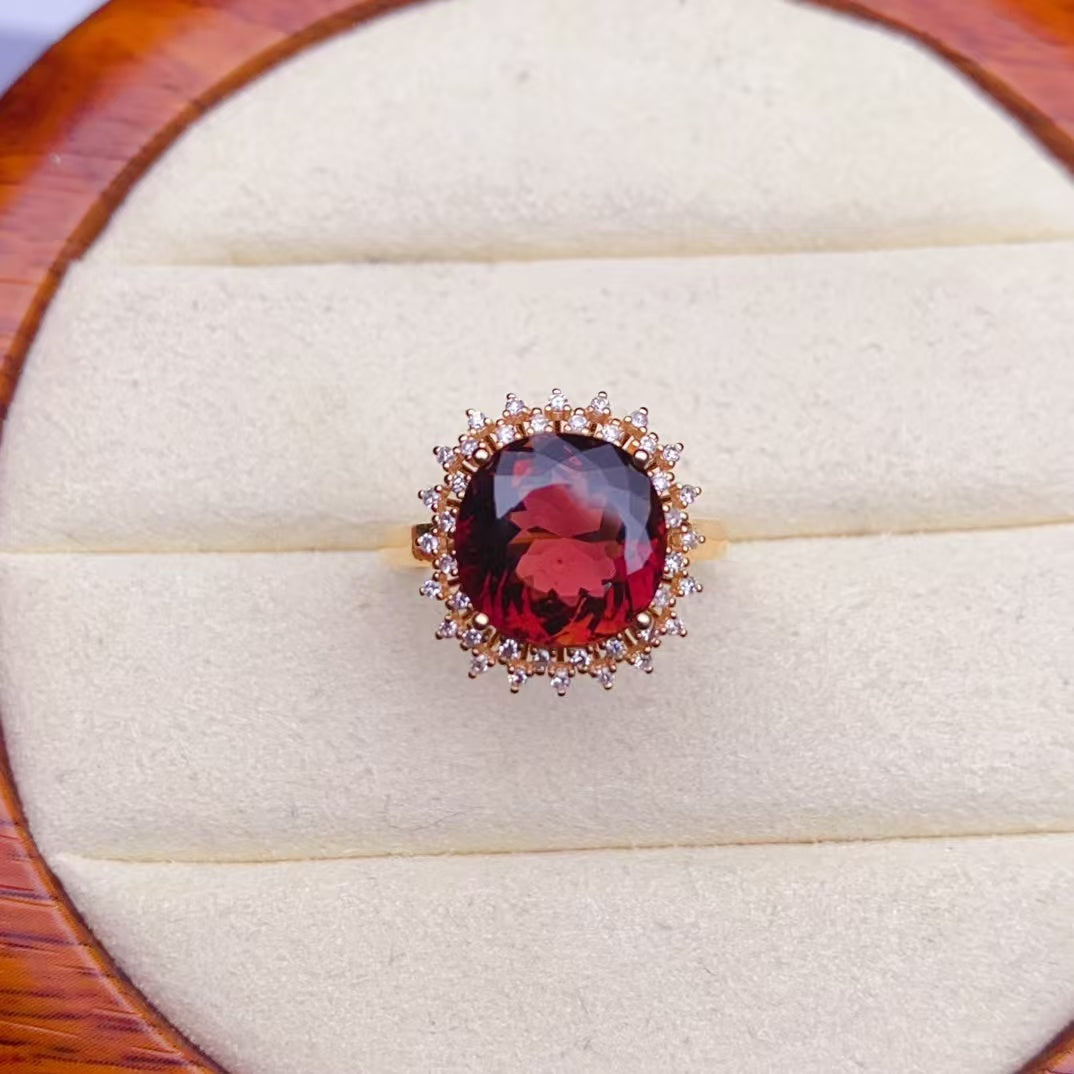 Red tourmaline ring, good luck❤️Red tourmaline means auspiciousness, vitality, and more vigor. 18k gold inlay