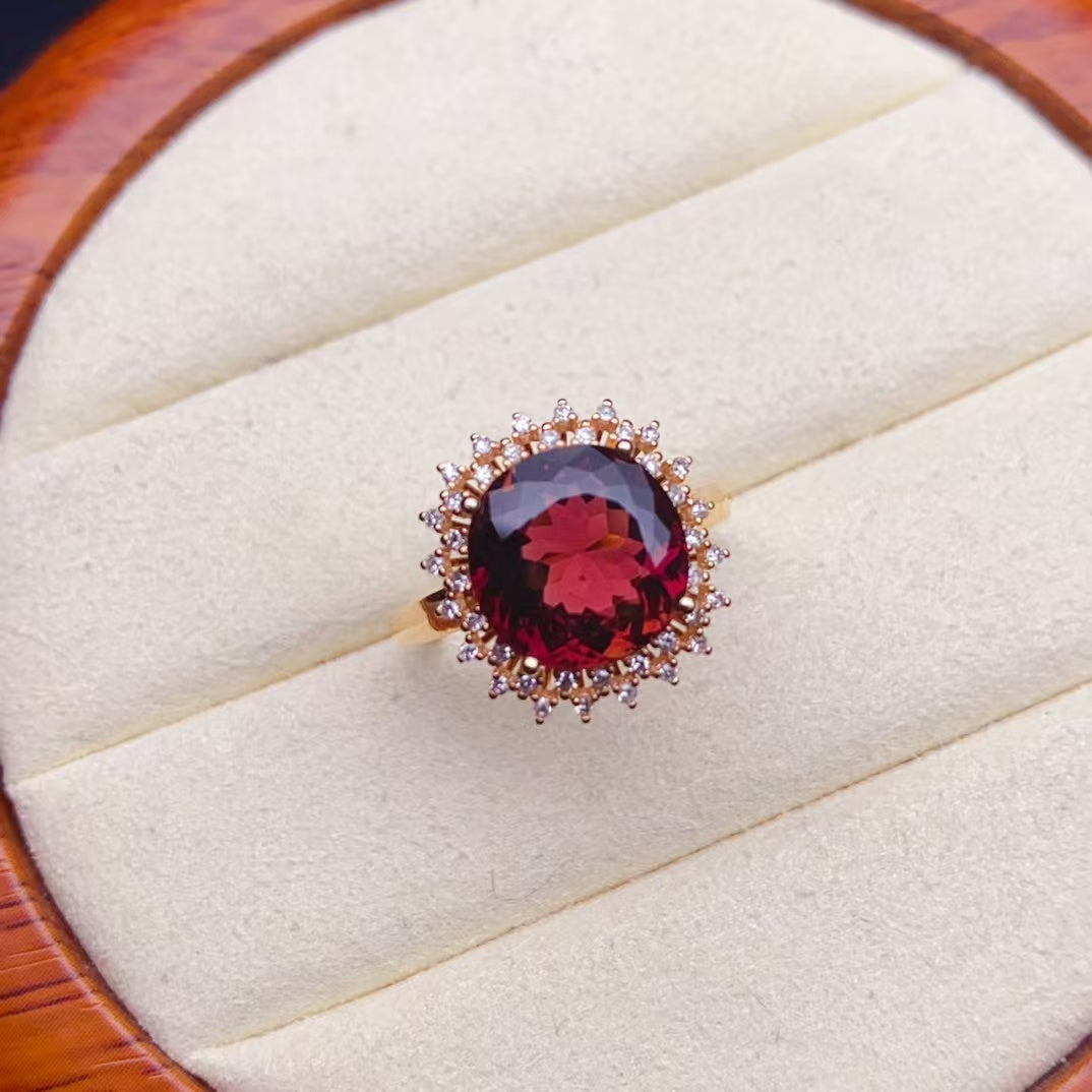 Red tourmaline ring, good luck❤️Red tourmaline means auspiciousness, vitality, and more vigor. 18k gold inlay