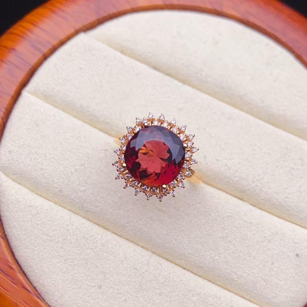 Red tourmaline ring, good luck❤️Red tourmaline means auspiciousness, vitality, and more vigor. 18k gold inlay