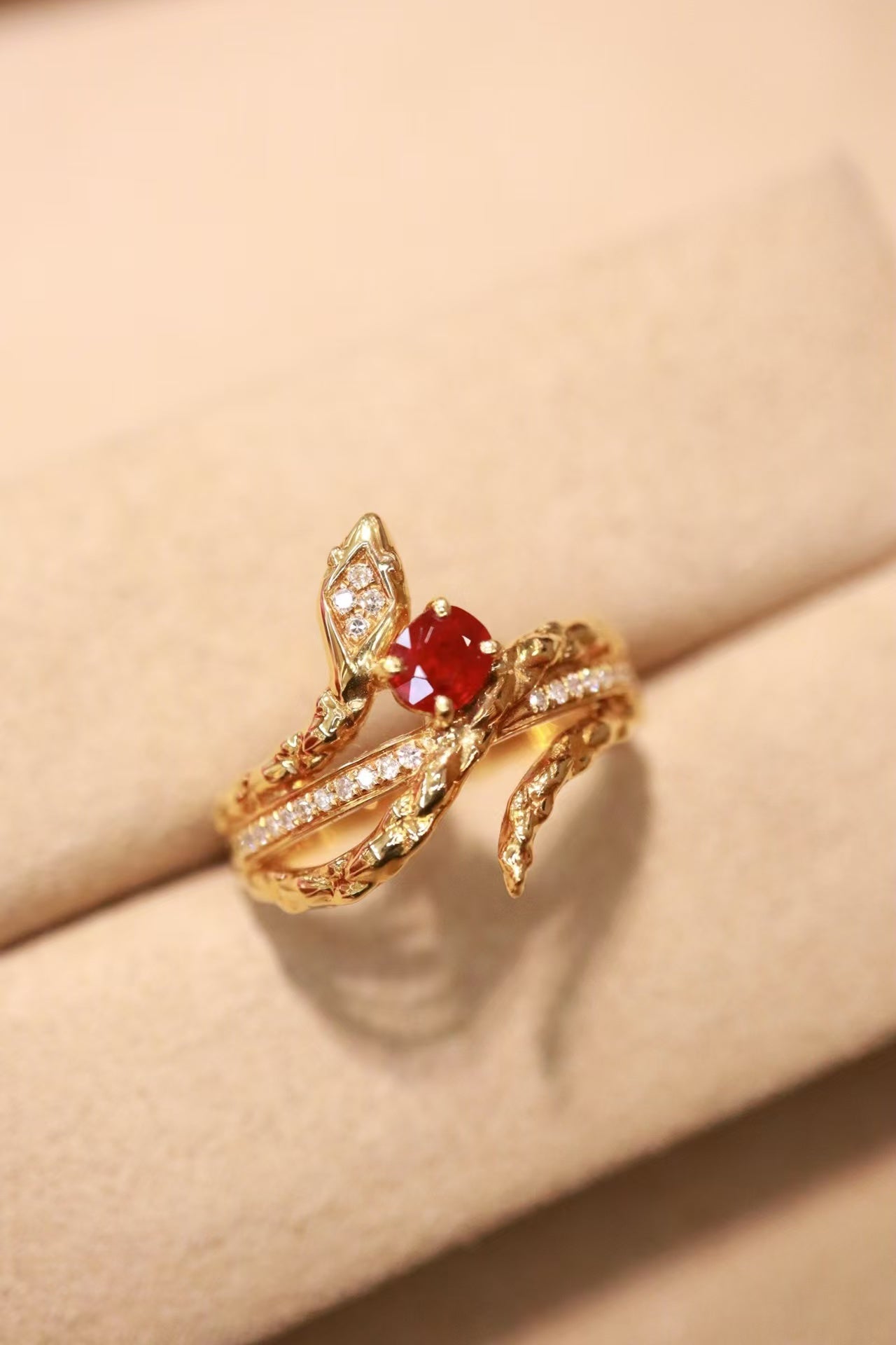 Pigeon blood red, stylish and unique design style 18K natural ruby ring