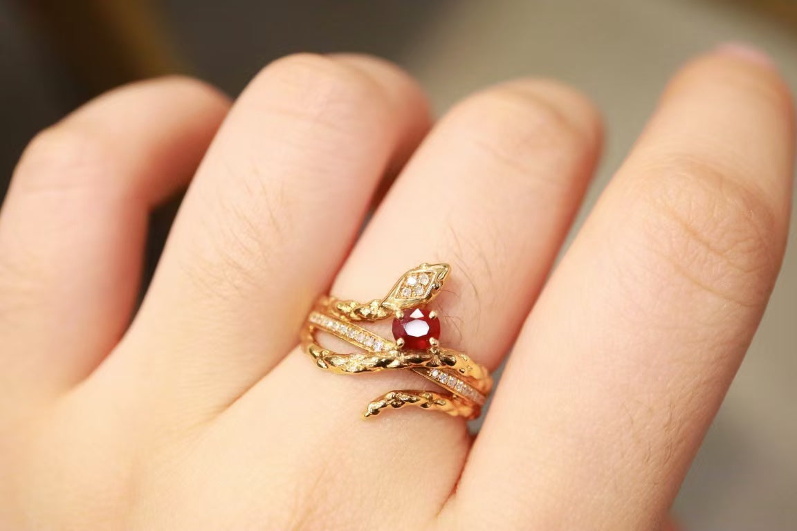 Pigeon blood red, stylish and unique design style 18K natural ruby ring