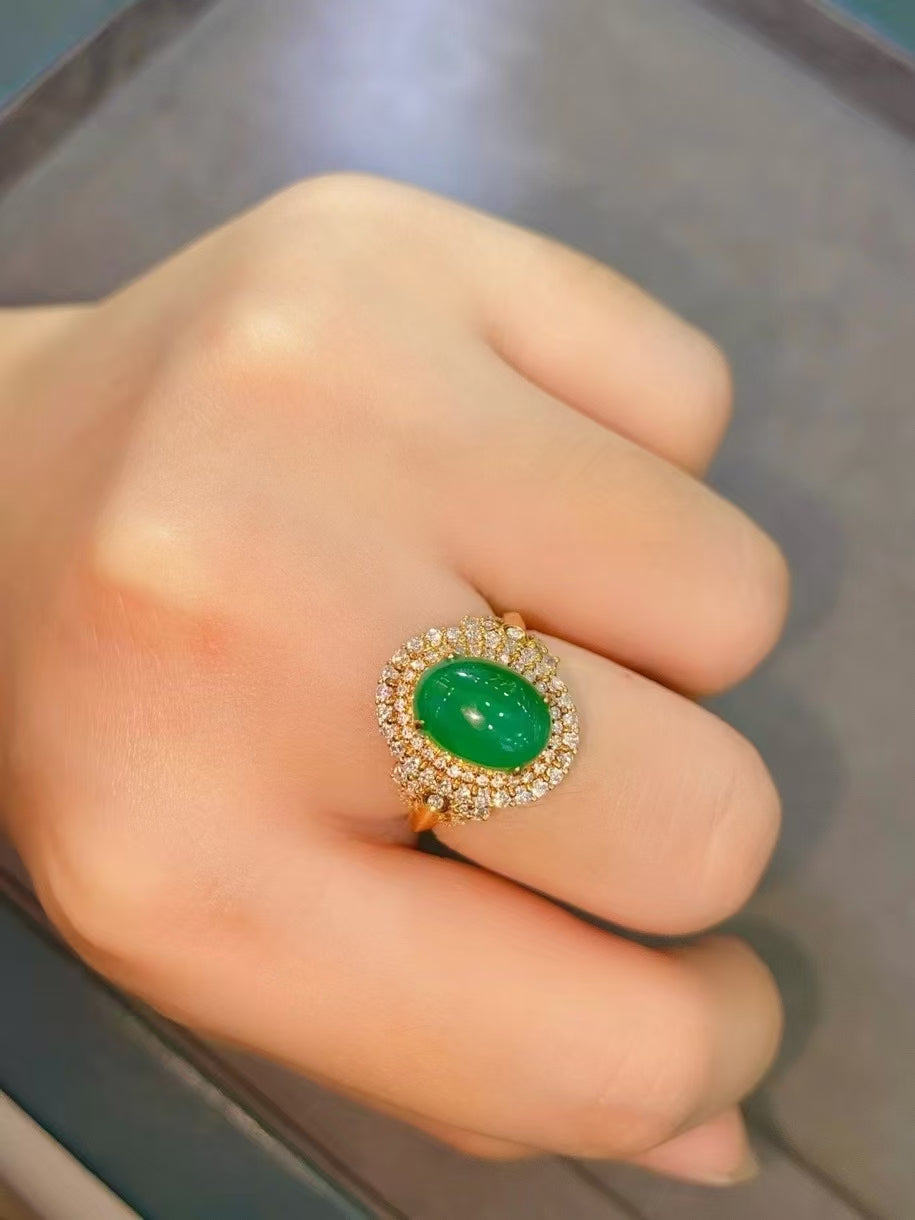 18K gold inlaid with natural emerald! Jewelry Gemstone Ring Engagement Ring