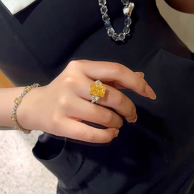 European and American style high-end luxury inlaid sugar cube yellow diamond ring flashing 10 carat diamond ring gemstone