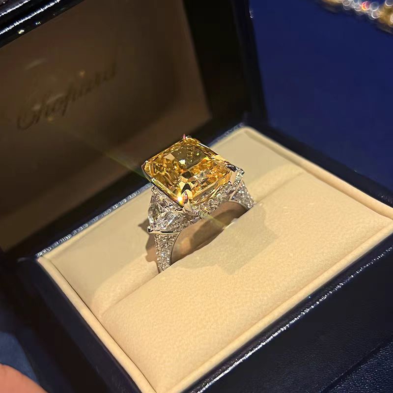 European and American style high-end luxury inlaid sugar cube yellow diamond ring flashing 10 carat diamond ring gemstone