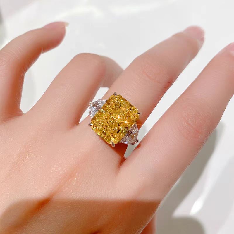 European and American style high-end luxury inlaid sugar cube yellow diamond ring flashing 10 carat diamond ring gemstone