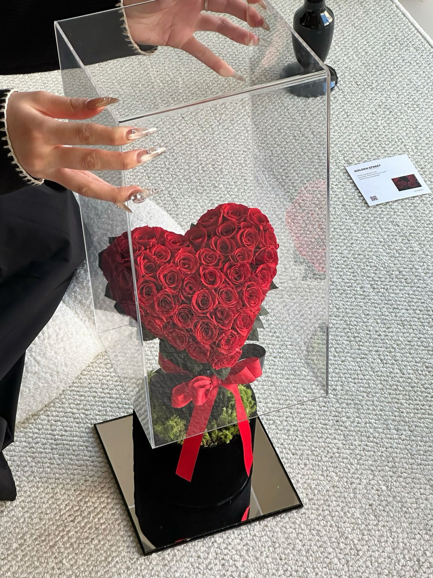 Heart-shaped red roses that never fade - eternal roses preserved flowers for her unique Valentine's Day gift for girlfriends and lovers