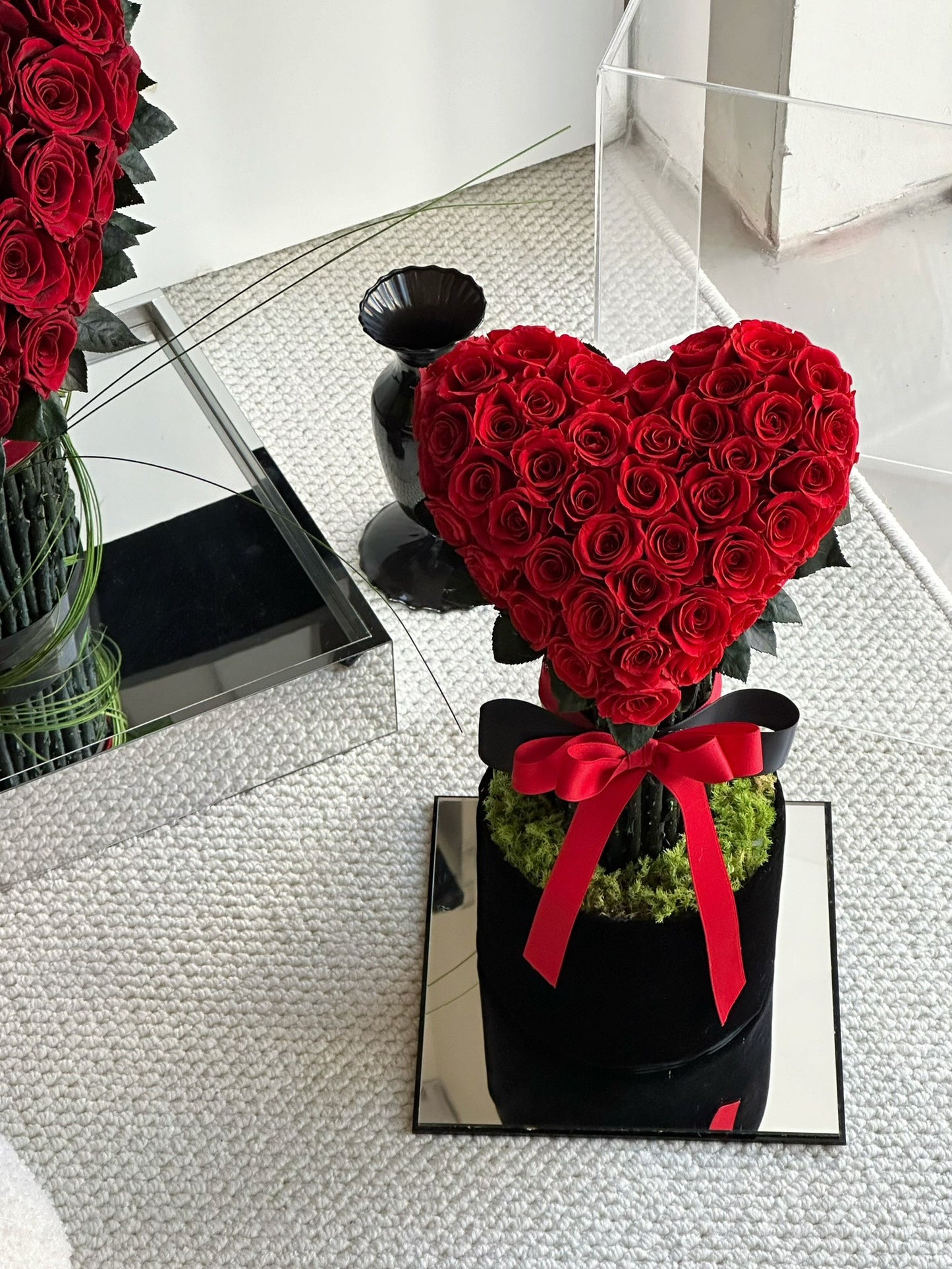 Heart-shaped red roses that never fade - eternal roses preserved flowers for her unique Valentine's Day gift for girlfriends and lovers