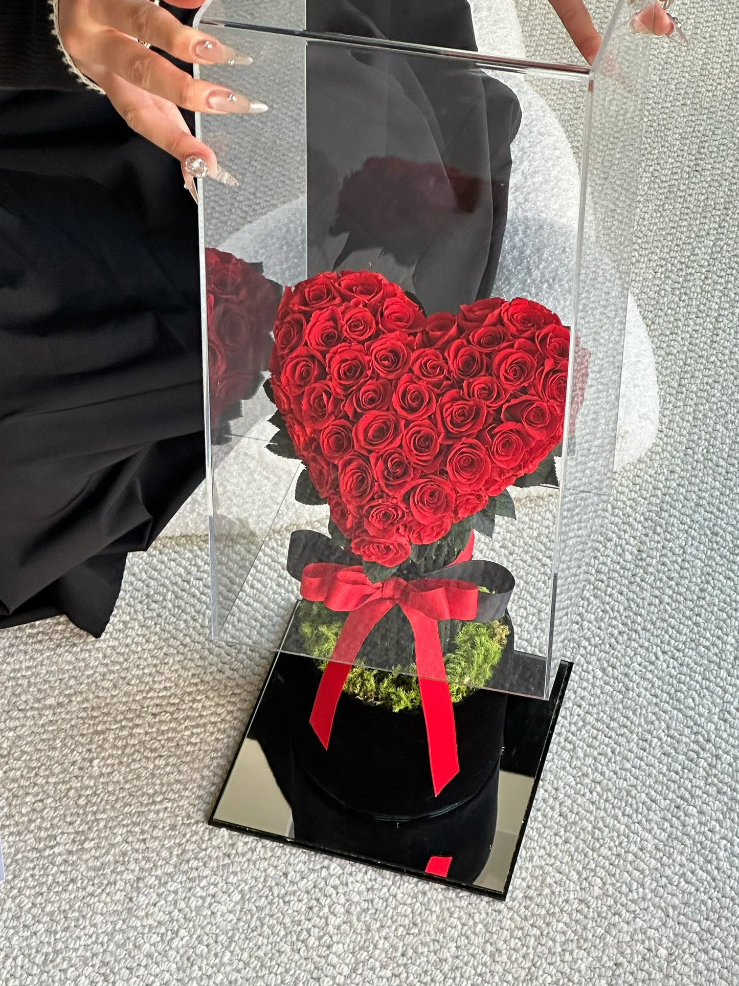 Heart-shaped red roses that never fade - eternal roses preserved flowers for her unique Valentine's Day gift for girlfriends and lovers