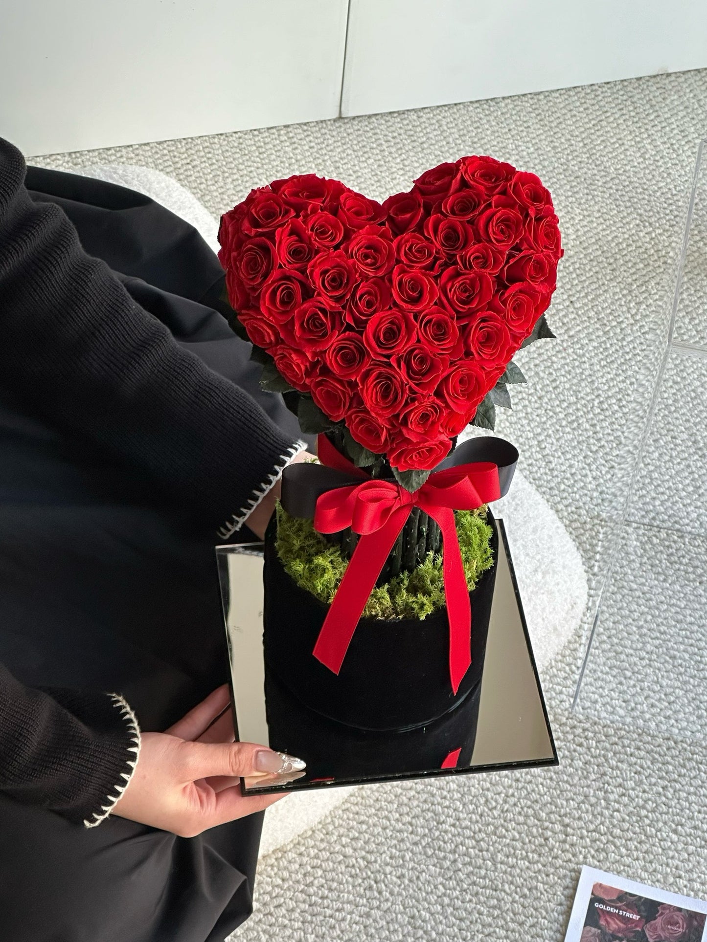 Heart-shaped red roses that never fade - eternal roses preserved flowers for her unique Valentine's Day gift for girlfriends and lovers