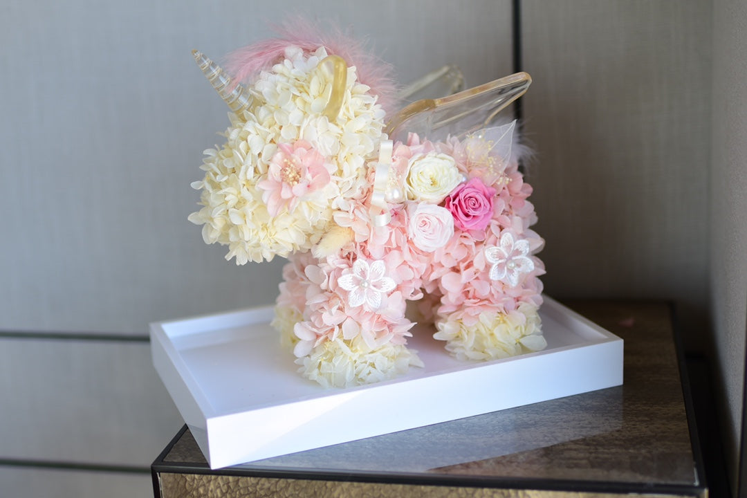 Timeless Artistry in Bloom: The Preserved Flower Unicorn Sculpture. An Everlasting Masterpiece for Birthday & Celebrations.