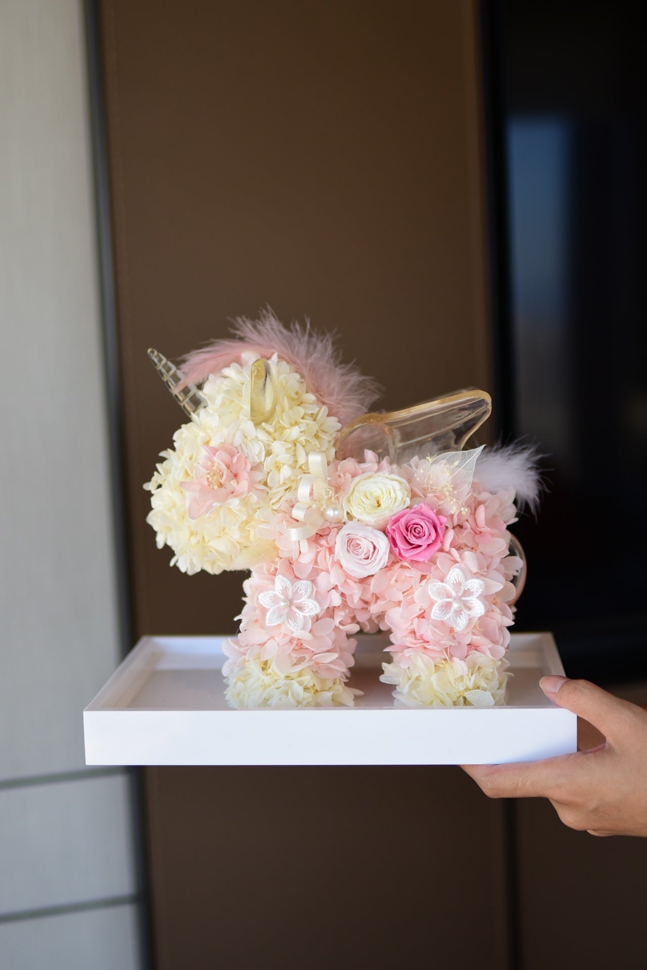 Timeless Artistry in Bloom: The Preserved Flower Unicorn Sculpture. An Everlasting Masterpiece for Birthday & Celebrations.
