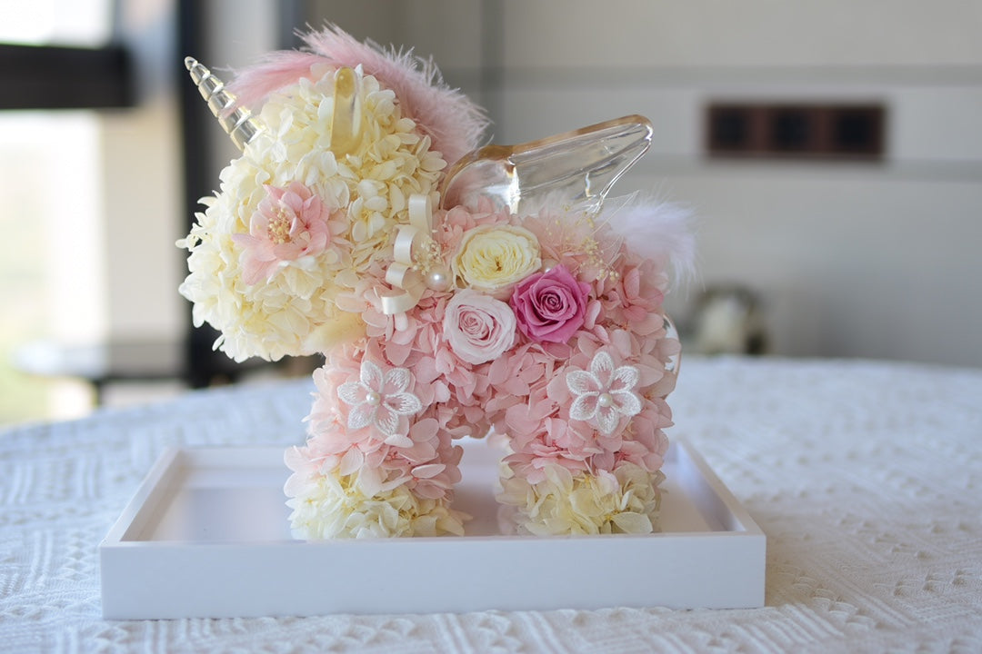 Timeless Artistry in Bloom: The Preserved Flower Unicorn Sculpture. An Everlasting Masterpiece for Birthday & Celebrations.