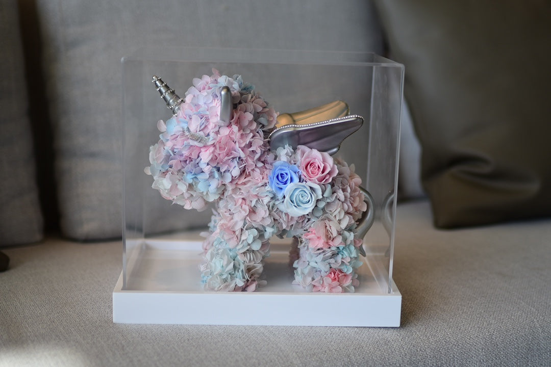 Sparkling LED Unicorn with Real Preserved Roses - The Ultimate Gift for Her, Creates a Dreamy Ambiance