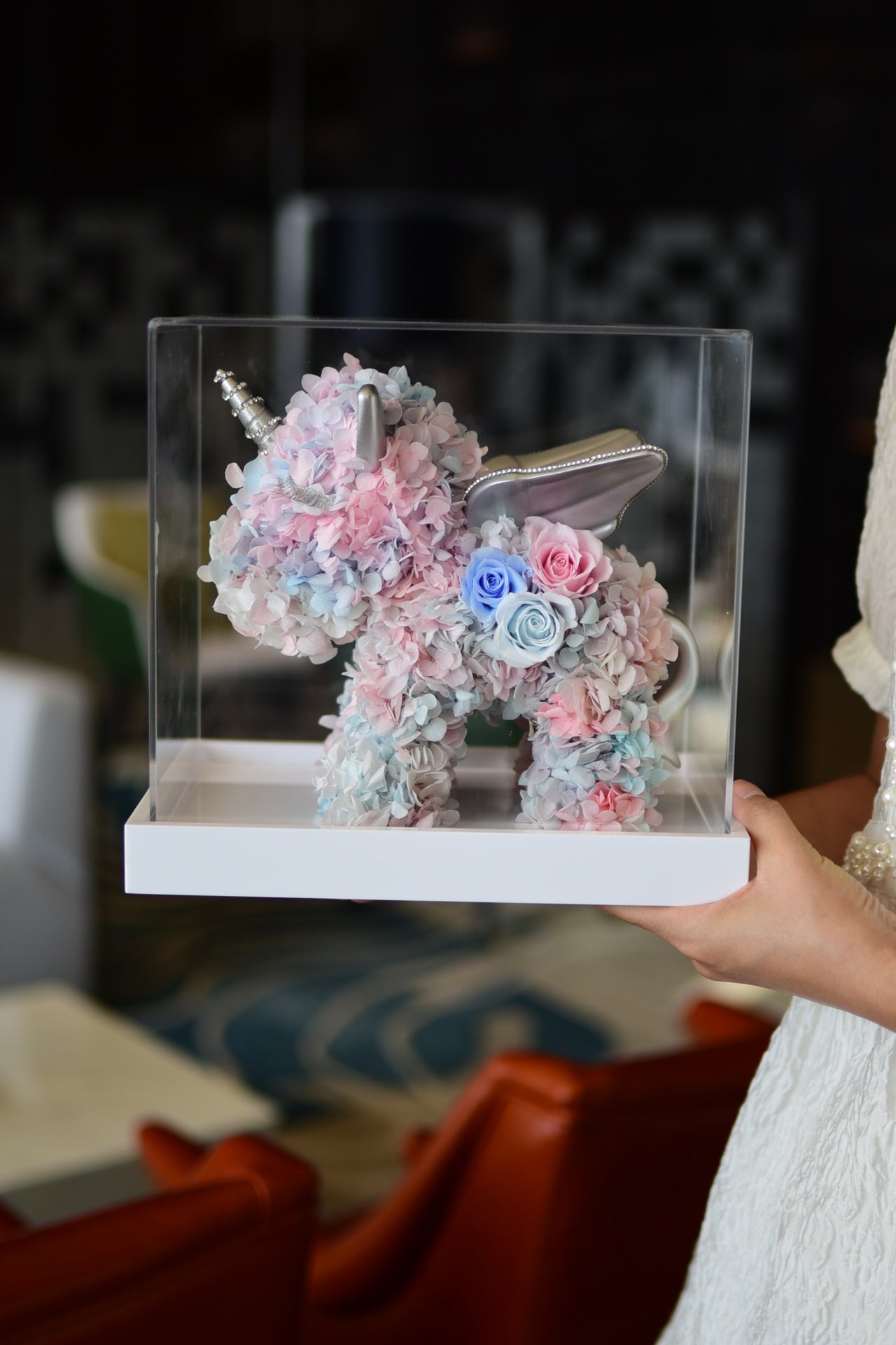 Sparkling LED Unicorn with Real Preserved Roses - The Ultimate Gift for Her, Creates a Dreamy Ambiance