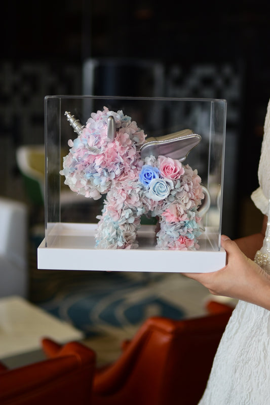 Sparkling LED Unicorn with Real Preserved Roses - The Ultimate Gift for Her, Creates a Dreamy Ambiance