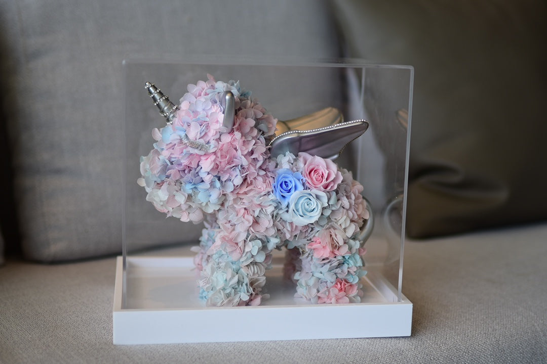Sparkling LED Unicorn with Real Preserved Roses - The Ultimate Gift for Her, Creates a Dreamy Ambiance