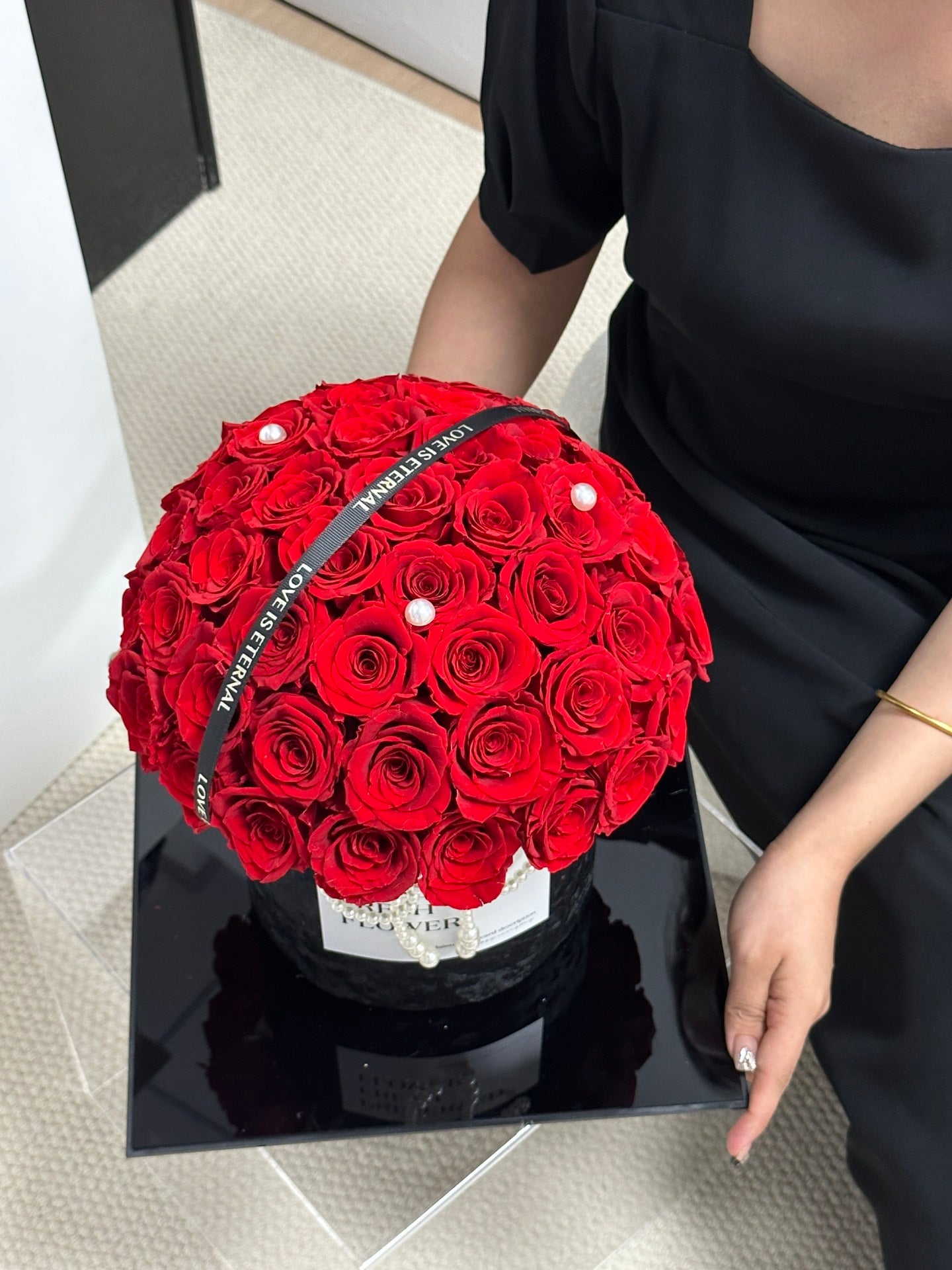 Long-Lasting Preserved Rose Hug Bucket - Timeless Flower Arrangement, Heartfelt Gift for Anniversary & Birthday Celebrations
