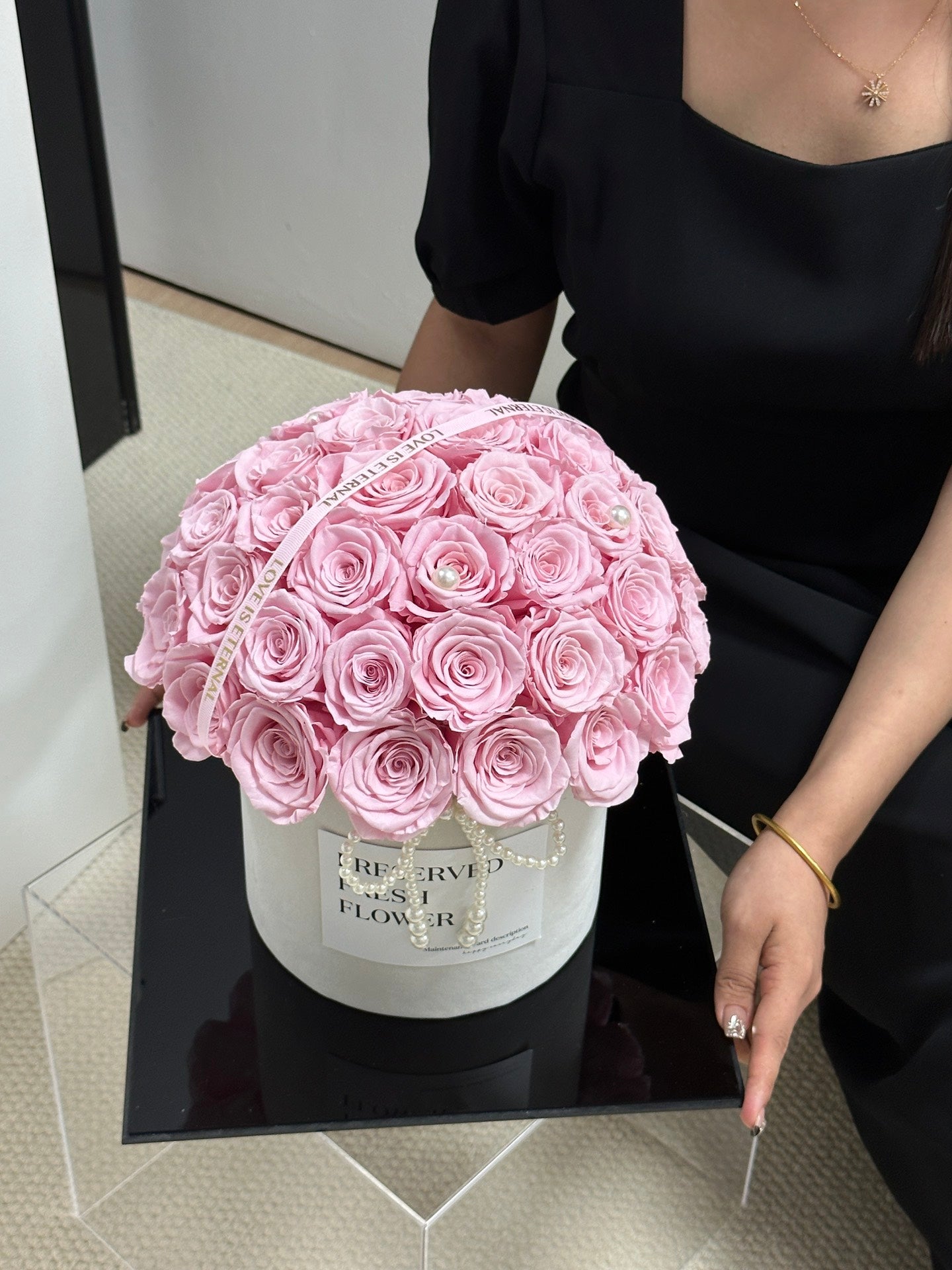 Long-Lasting Preserved Rose Hug Bucket - Timeless Flower Arrangement, Heartfelt Gift for Anniversary & Birthday Celebrations