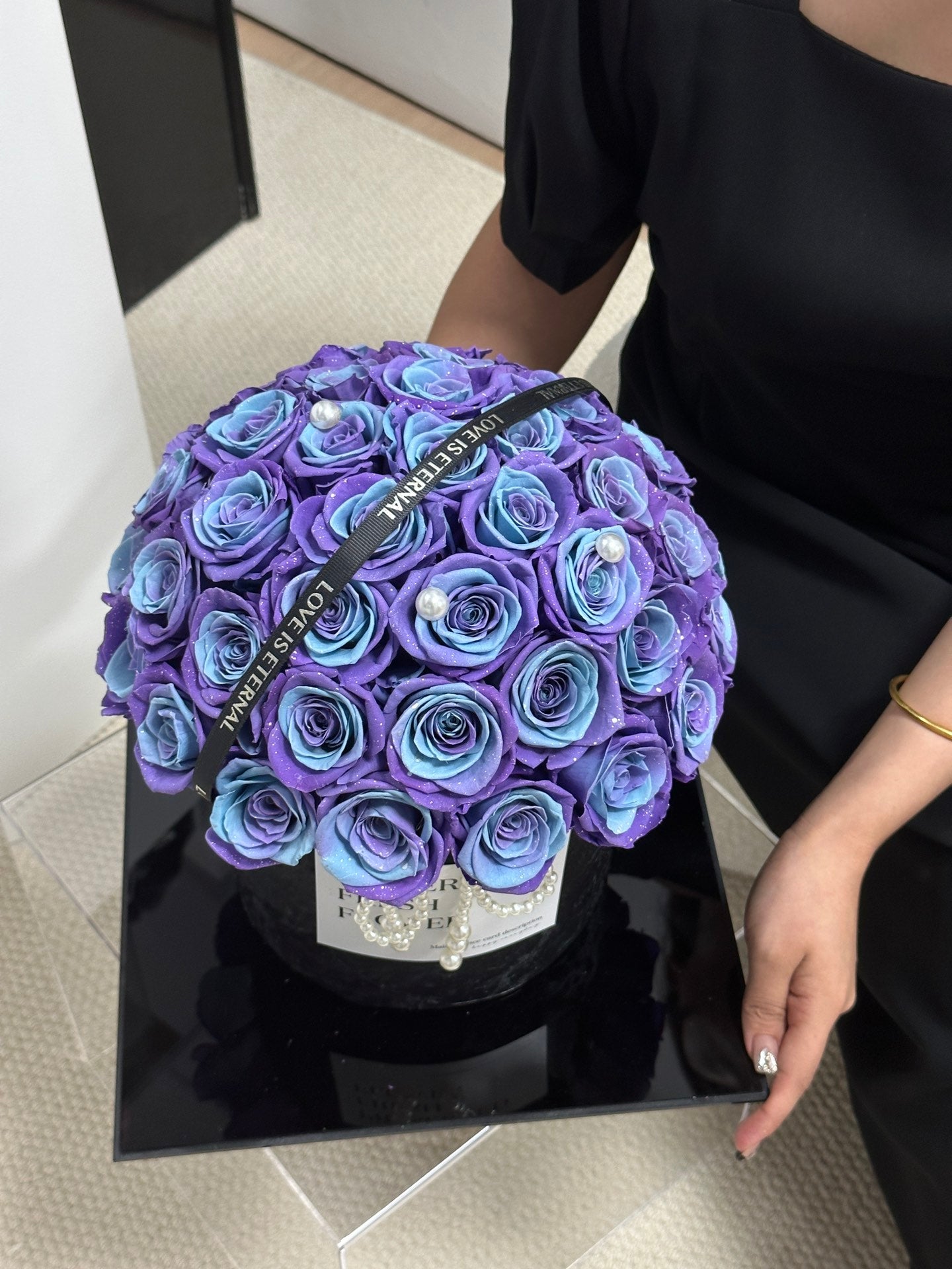 Long-Lasting Preserved Rose Hug Bucket - Timeless Flower Arrangement, Heartfelt Gift for Anniversary & Birthday Celebrations