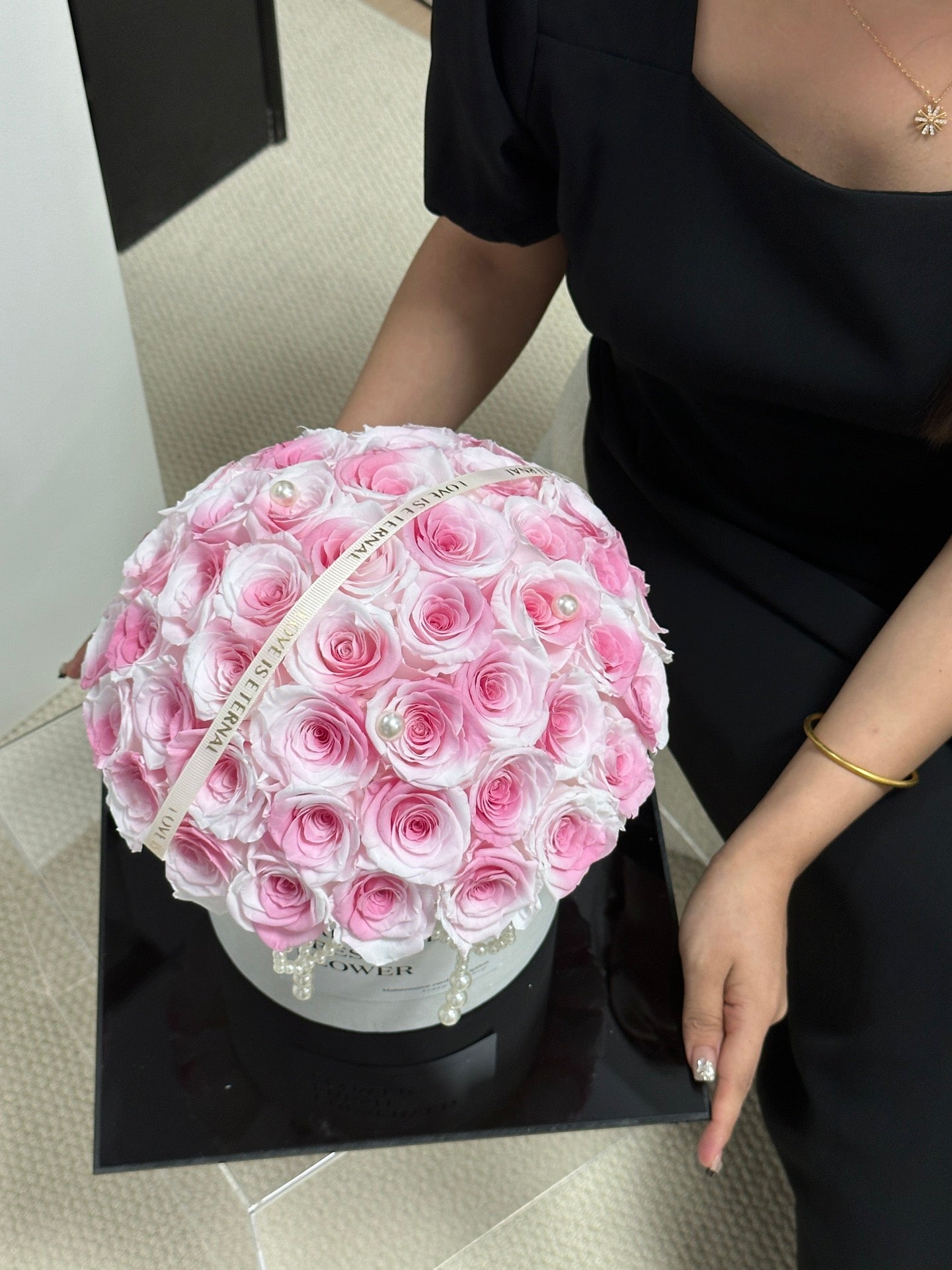 Long-Lasting Preserved Rose Hug Bucket - Timeless Flower Arrangement, Heartfelt Gift for Anniversary & Birthday Celebrations