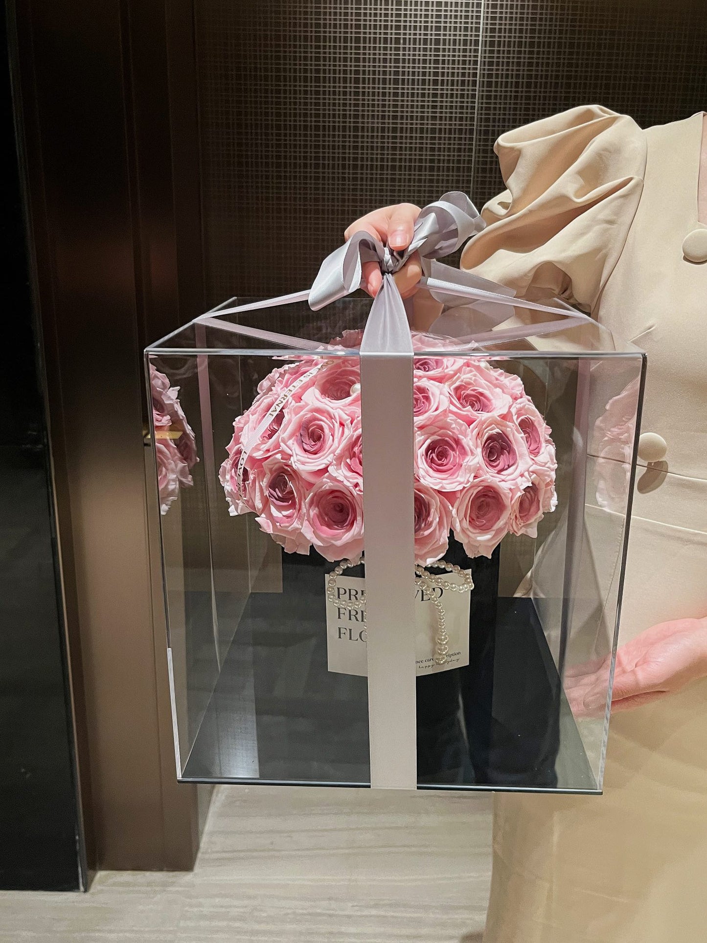 Preserved Rose Hug Bucket with Eternal Blooms - Long-Lasting Gift for Her, Ideal for Valentine's Day, Mother's Day & Christmas