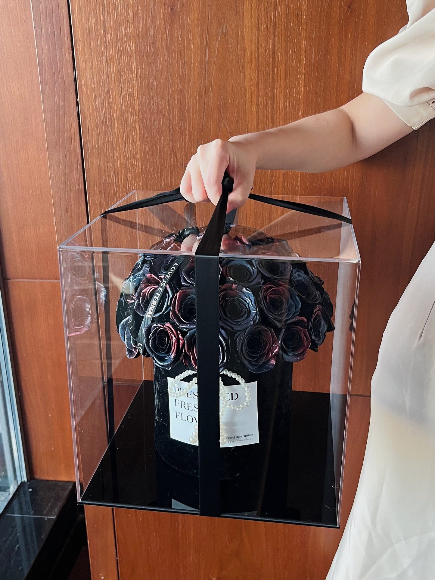 Everlasting Rose Hug Bucket (Preserved) - Timeless Gift for Her, Ideal for Birthday, Wedding