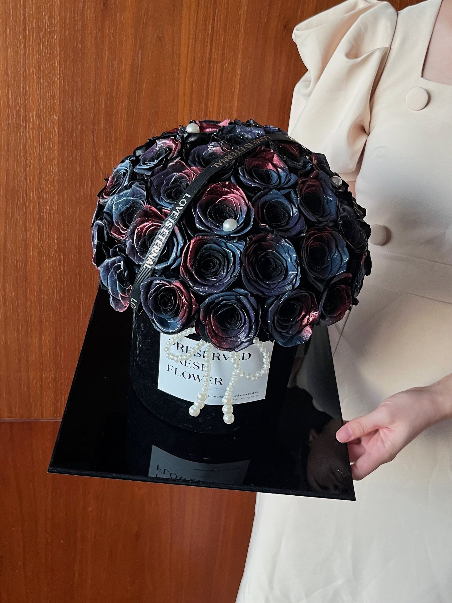 Everlasting Rose Hug Bucket (Preserved) - Timeless Gift for Her, Ideal for Birthday, Wedding