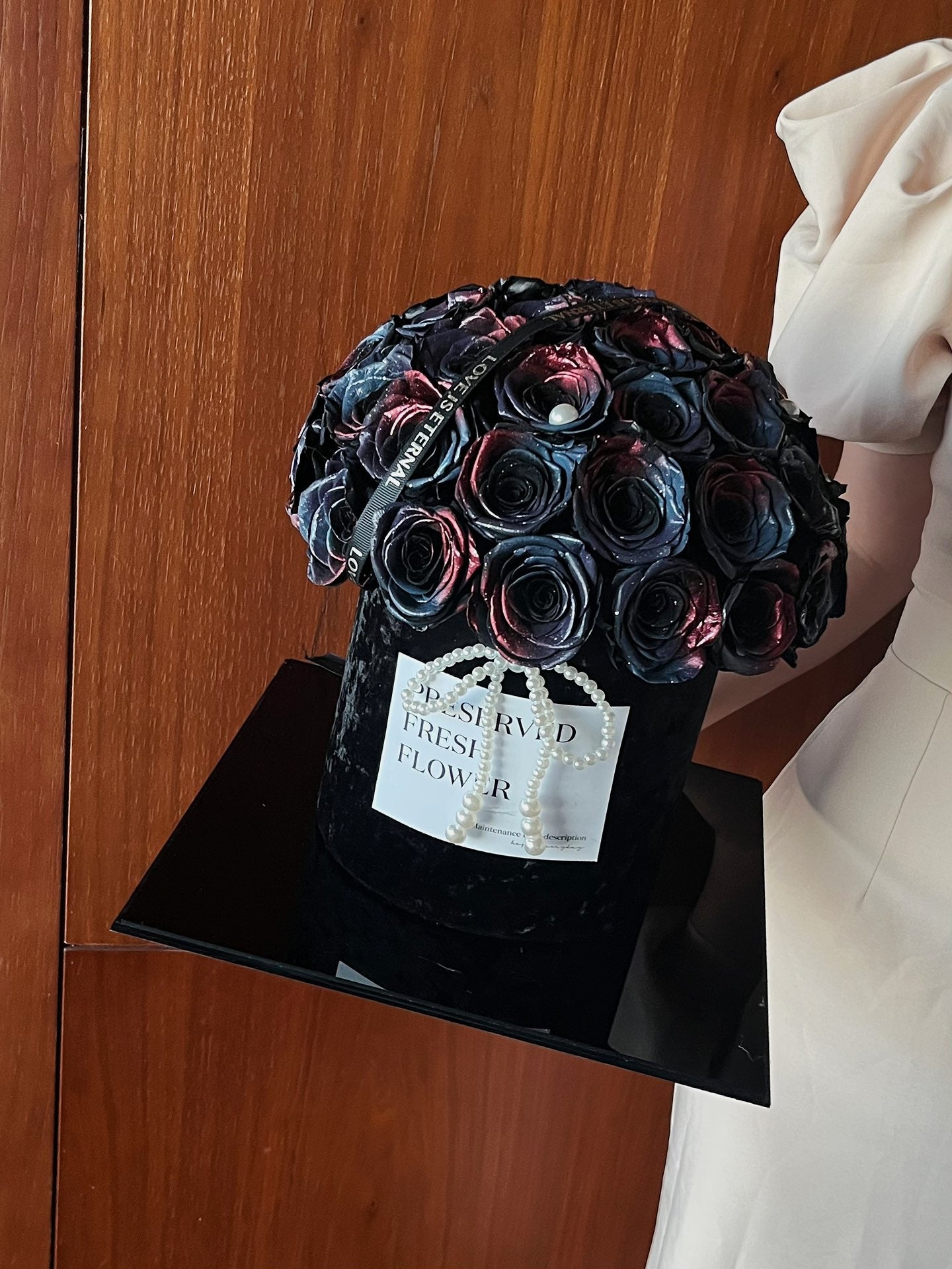 Everlasting Rose Hug Bucket (Preserved) - Timeless Gift for Her, Ideal for Birthday, Wedding