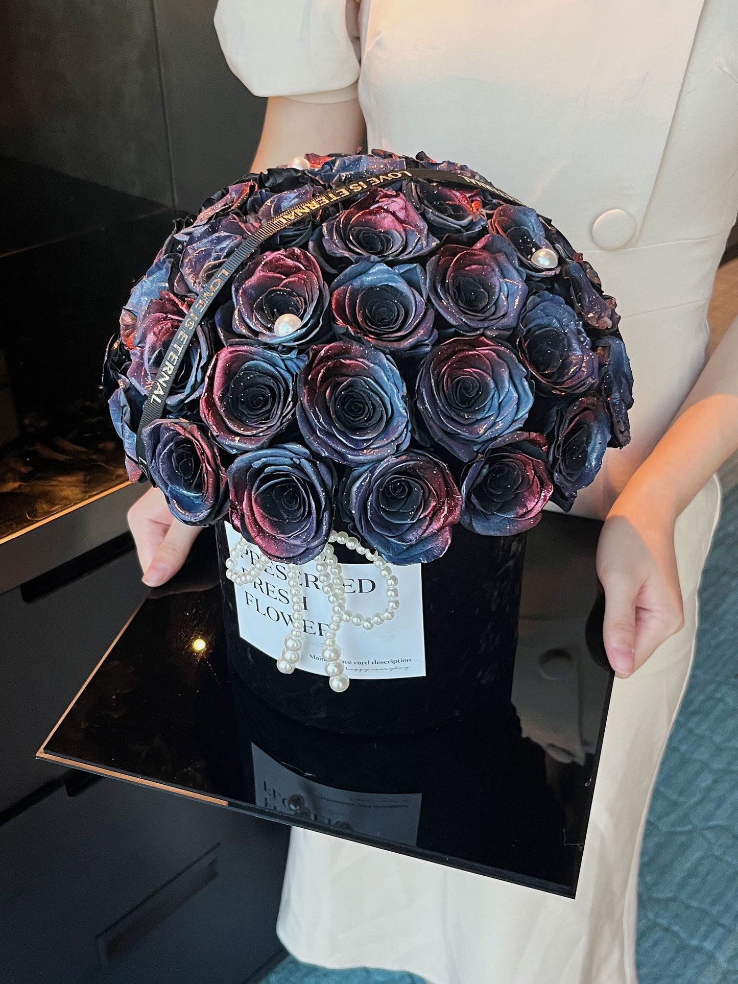 Everlasting Rose Hug Bucket (Preserved) - Timeless Gift for Her, Ideal for Birthday, Wedding