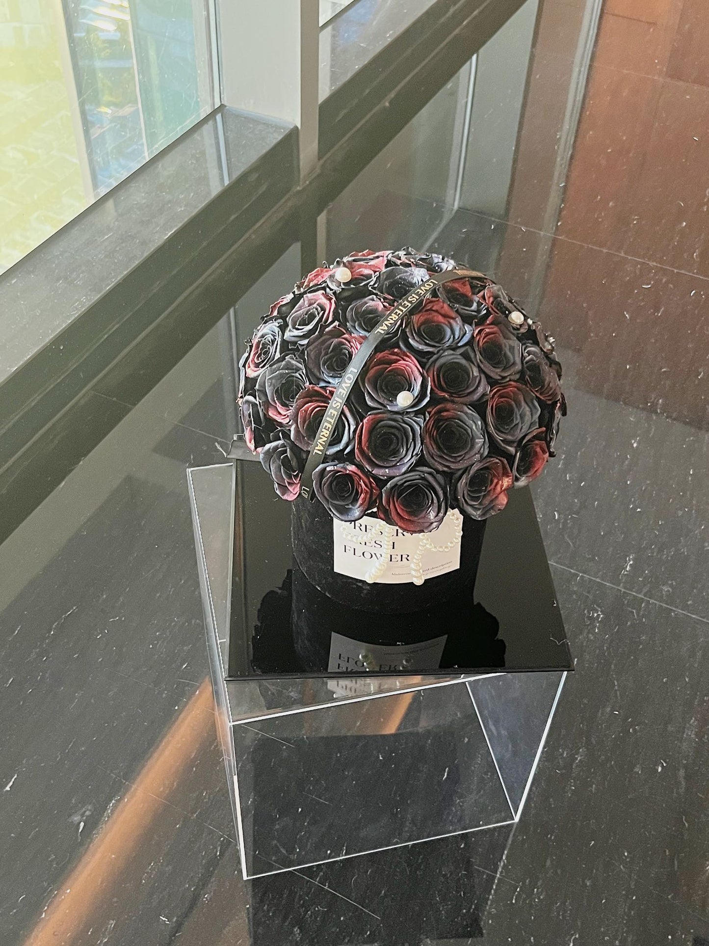 Everlasting Rose Hug Bucket (Preserved) - Timeless Gift for Her, Ideal for Birthday, Wedding